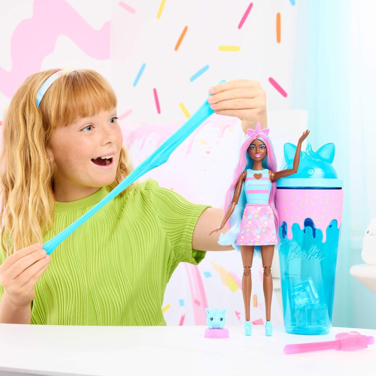 Mattel JCN86 - Barbie - Pop Reveal - Duftende Puppe mit 8 Überraschungen und Farbwechsel, Einhorn-Modepuppe & Haustier, [MHD 01.04.2027]
