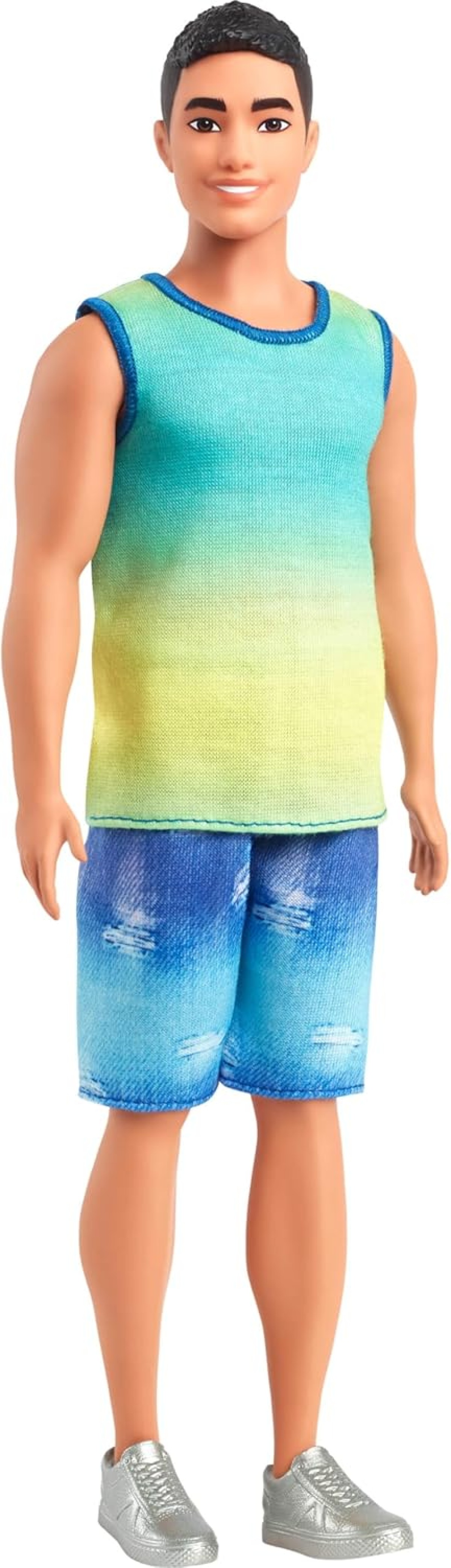 Mattel HYV00 - Barbie - Fashionistas - Ken-Puppe Nr. 236 in Ombré-Tanktop und Jeans-Shorts, schwarzes Haar