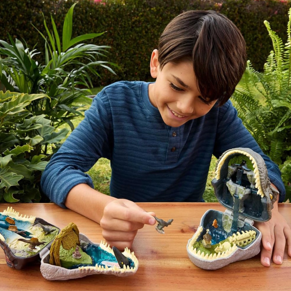 Mattel JGB98 - Jurassic World Rebirth - Micro Adventures - Spinosaurus-Kopf Spielset mit 3 Mini-Figuren