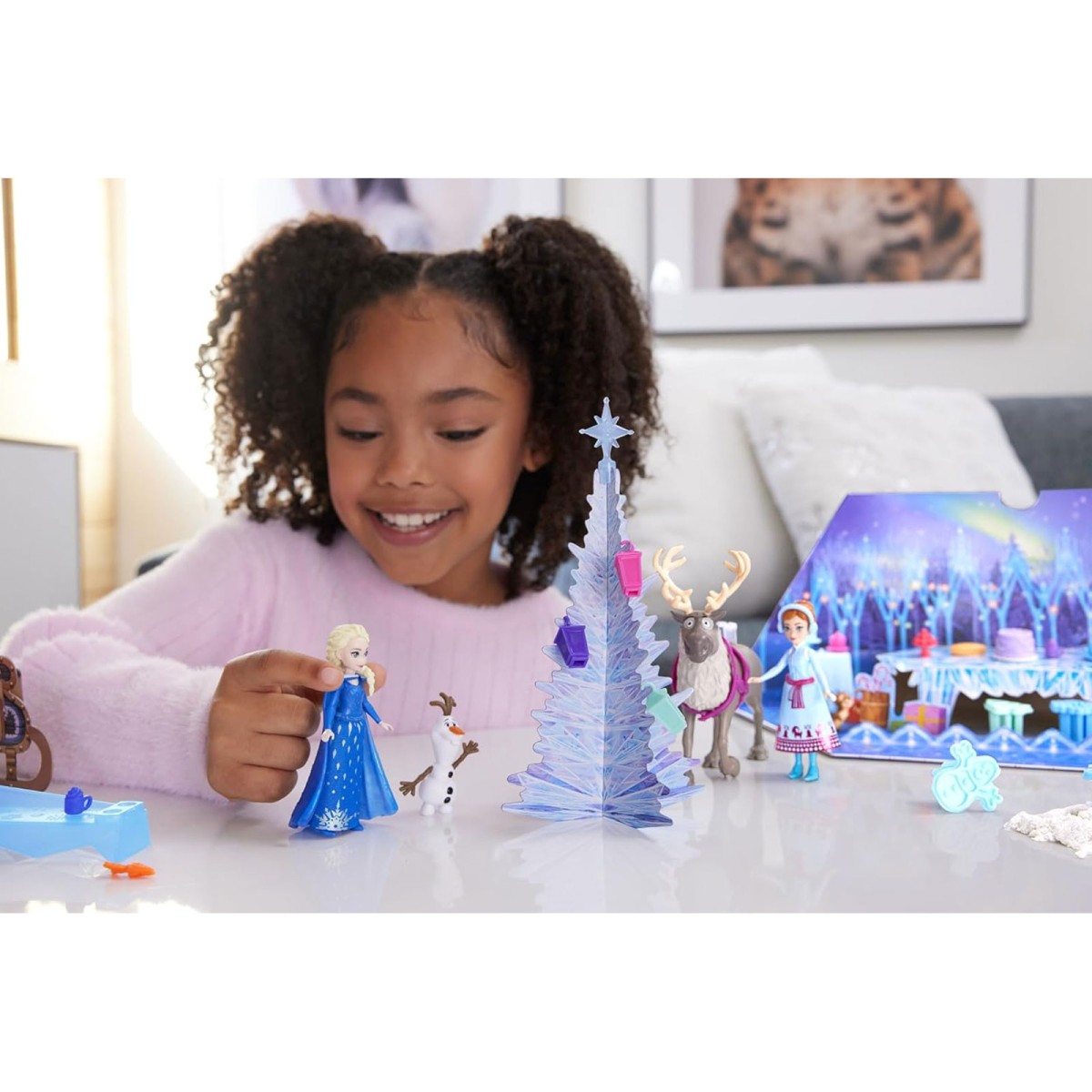 Mattel HWX20 - Disney Frozen - Die Eiskönigin Adventskalender 24 Tage, Anna & Elsa Puppen uvm.